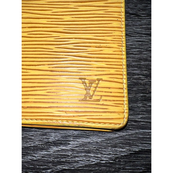 Louis Vuitton Card Holder - Picture 2 of 9